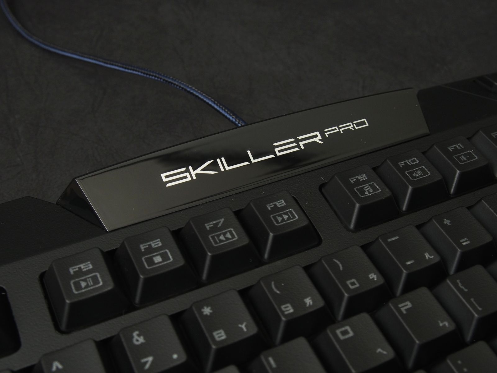 [XF] 夜行者進階款現身 Sharkoon 旋剛 SKILLER PRO 電競鍵盤