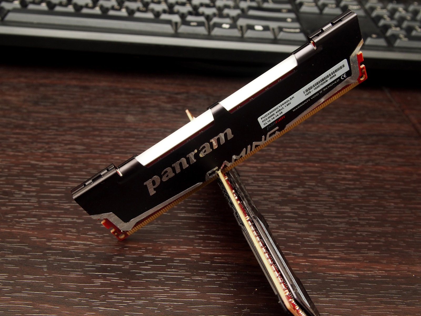[XF] 極限酷炫光劍記憶體模組 Panram Light Sword DDR3-3000 8G