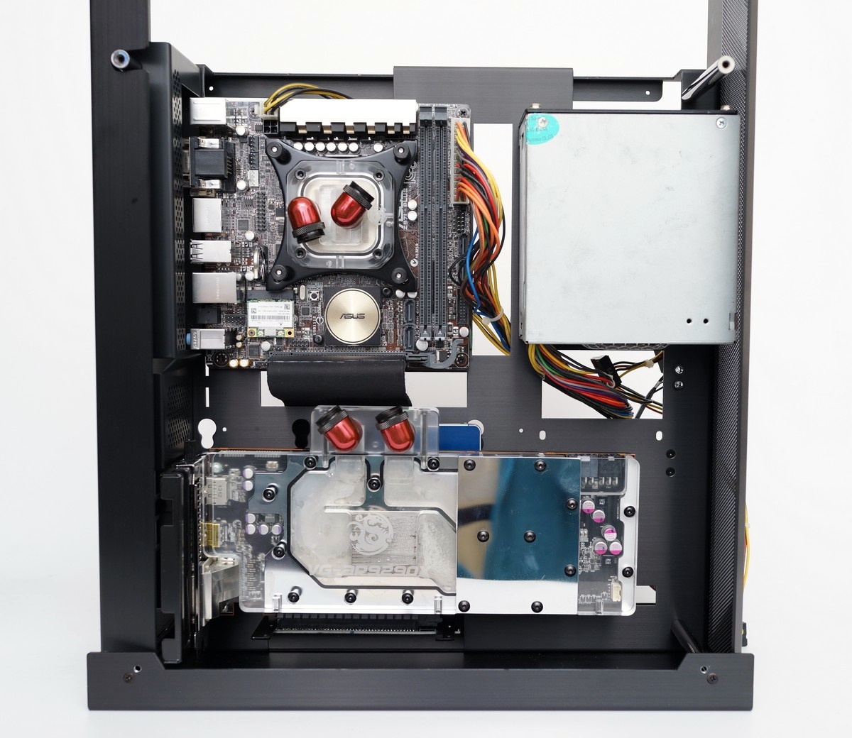 [XF] 內裝ITX大容量 精巧設計工藝不凡 LIAN LI PC-O5S機殼評測