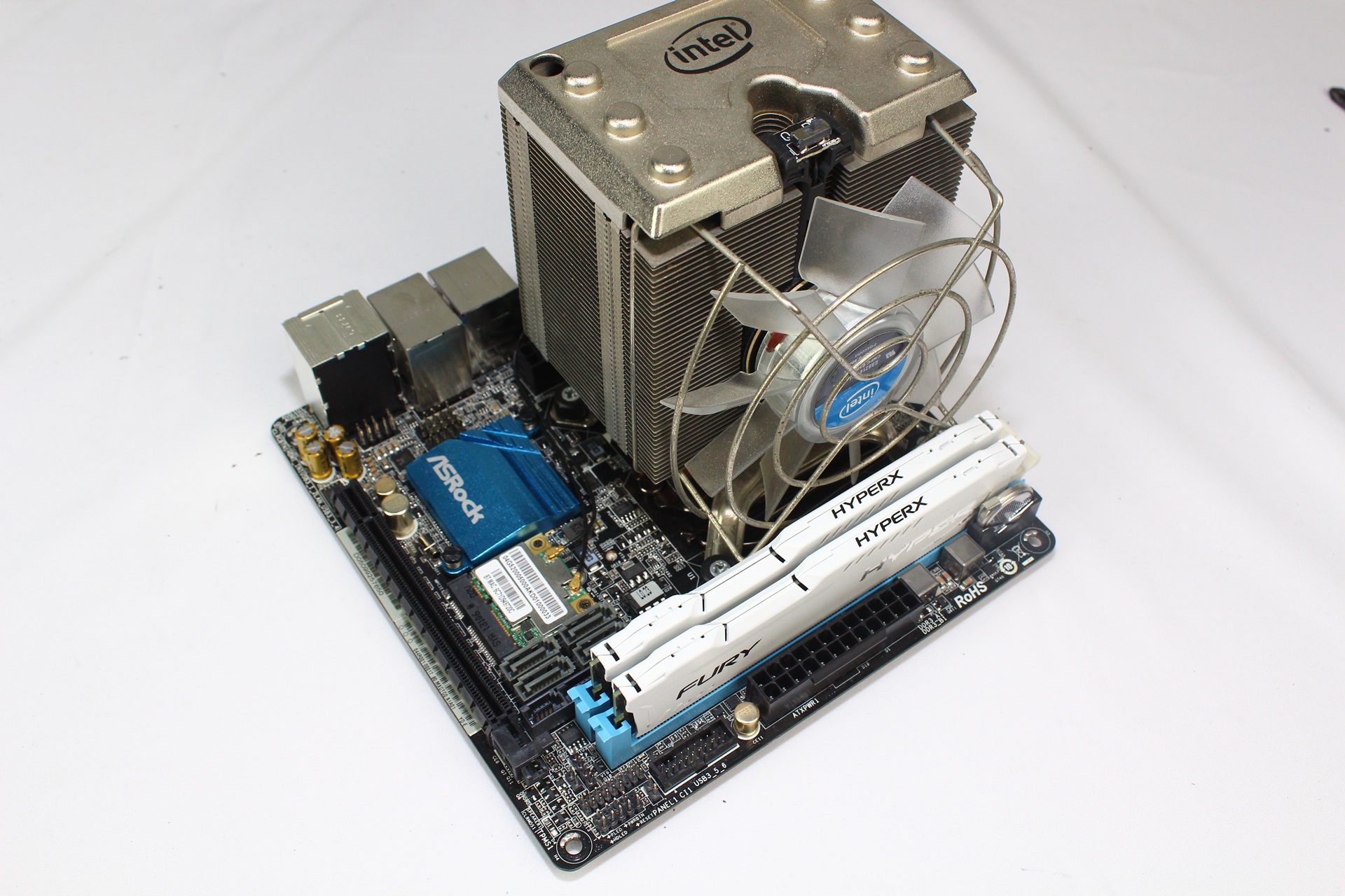 小機殼大空間，打造影音遊戲機!Fractal design NODE 304 mini-ITX機殼開箱