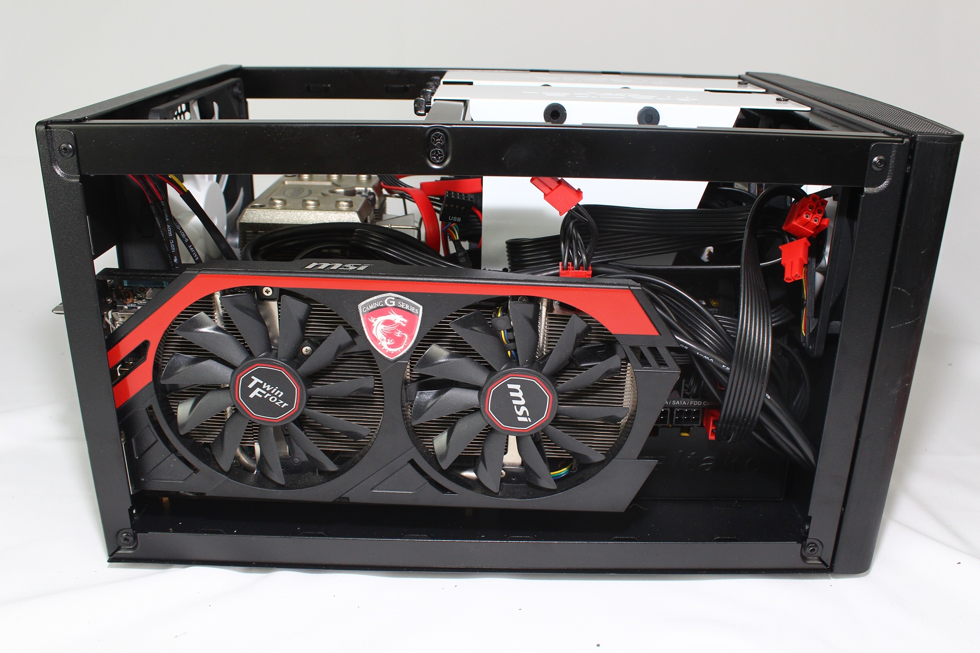 小機殼大空間，打造影音遊戲機!Fractal design NODE 304 mini-ITX機殼開箱