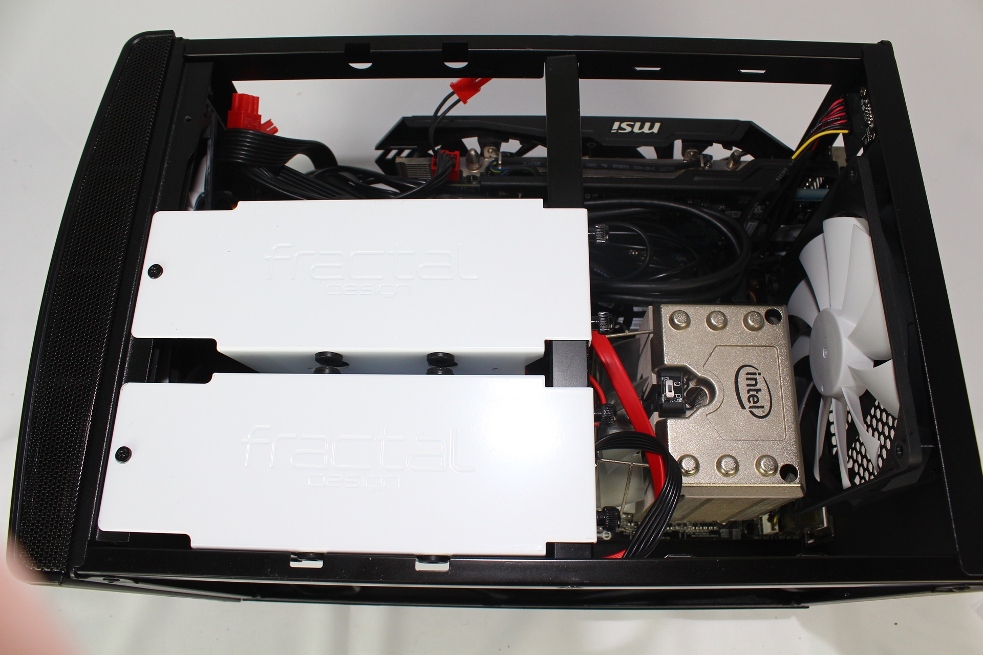 小機殼大空間，打造影音遊戲機!Fractal design NODE 304 mini-ITX機殼開箱